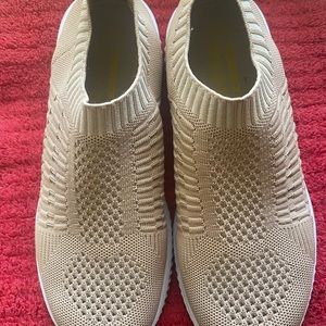Slip on walking shoes womens 8.5